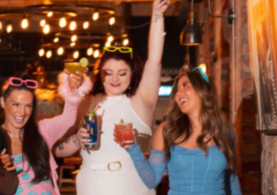 QUEEN B BOTTOMLESS BRUNCH 